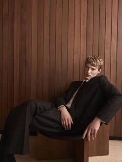 Pinstripe Wool Blazer -- Dark Grey 7 Pinstripe Wool Blazer -- Dark Grey -Frame Fashion Shop SHOT 02 0159 02 RGB 72 2000X2666 3a1914ef 8181 497b b35b 290a7cb652c7