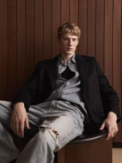 Unlined Wool Blazer -- Dark Navy -Frame Fashion Shop SHOT 07 0217 01 RGB 72 2000X2666 a9d62a60 12bb 4203 ac84 82486cfe0b86