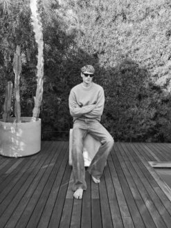 Cashmere Crewneck Sweater -- Old Lavender -Frame Fashion Shop SHOT 16 0020 BW 01 RGB 72 2000X2666 5614d6a3 7507 461a 809e 2595c627e2b5