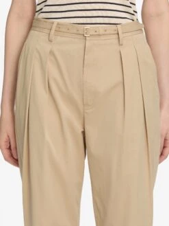 The Pleated Stilt Trouser -- Light Khaki -Frame Fashion Shop WF25KSW035 CREM WF25WPA002 LTKH 6269 fb368744 96c7 4870 8d97 256a8840b2a0
