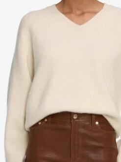 The Cashmere Brushed V Sweater -- Cream -Frame Fashion Shop WF25LPA010 CEDA WF25KSW054 CREA 8866
